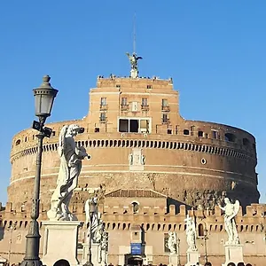 https://mole-adriana-guest-house.it-romehotels.com